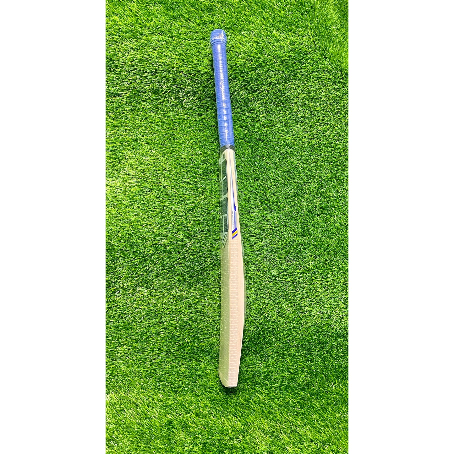 SS SKY Striker Kashmir Willow Cricket Bat - Junior Size 4 (Four)